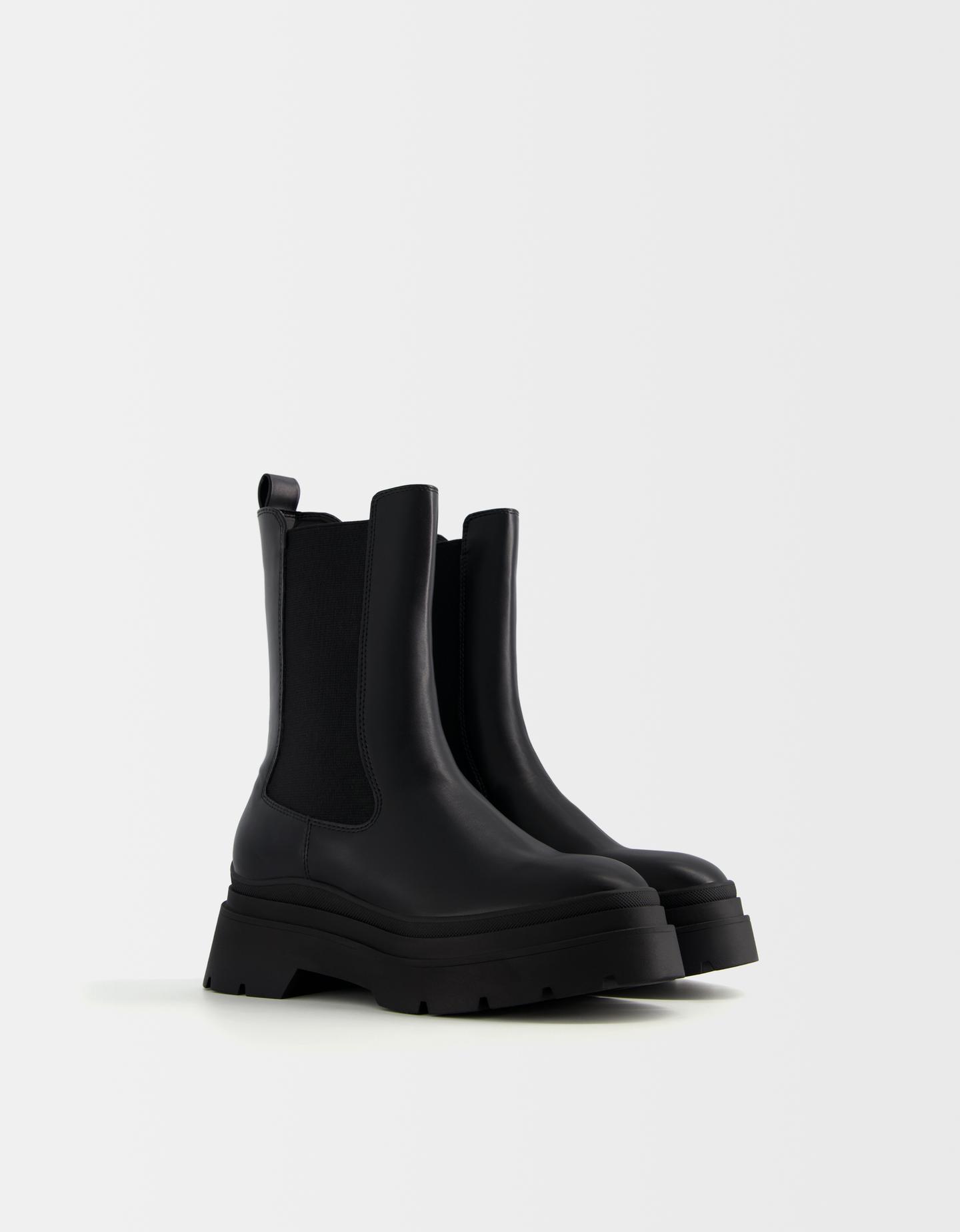 Bershka Flache Stiefeletten Mit Elastischem Einsatz Und Profilsohle Damen 3 günstig online kaufen