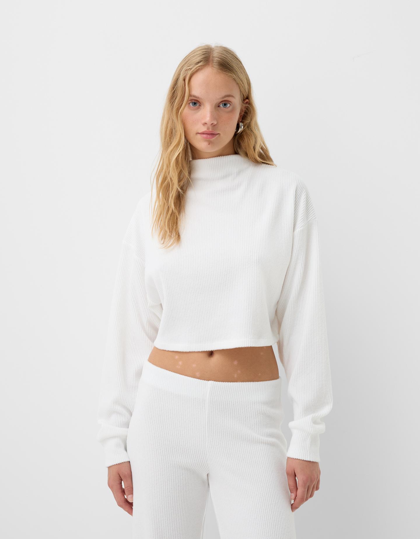 Bershka Soft-Touch-Pullover Mit Stehkragen Und Rippenmuster Damen S Rohweiß günstig online kaufen