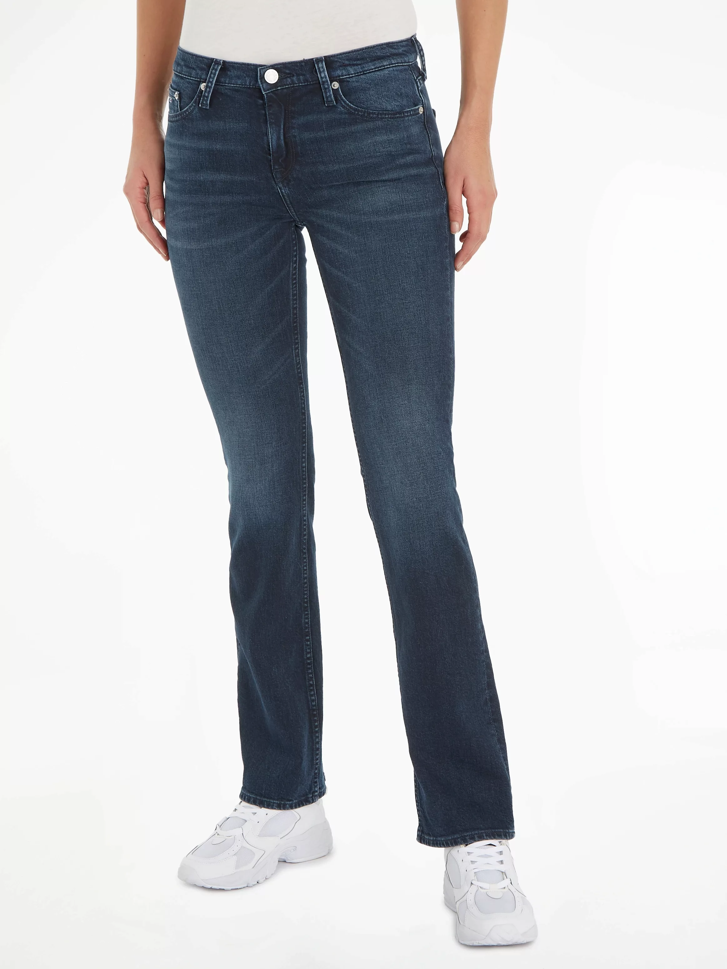 Tommy Jeans Bootcut-Jeans MADDIE MR BC DG5161 mit Logobadge und Logosticker günstig online kaufen