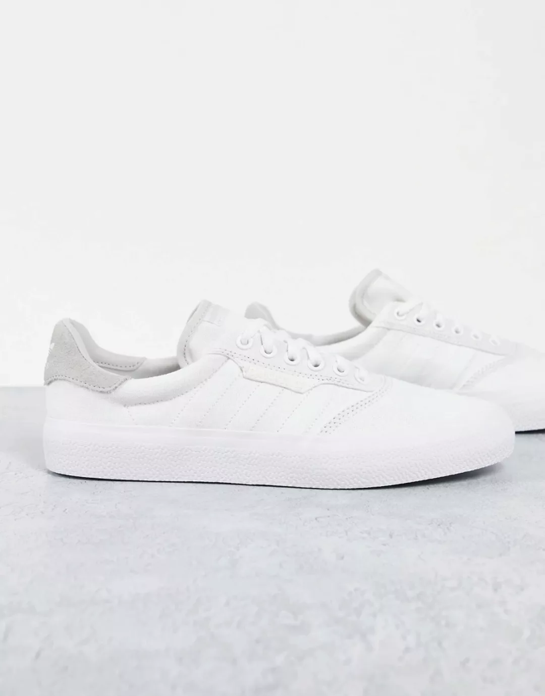 adidas Originals – 3MC – Sneaker in Weiß mit grauer Fersenlasche günstig online kaufen