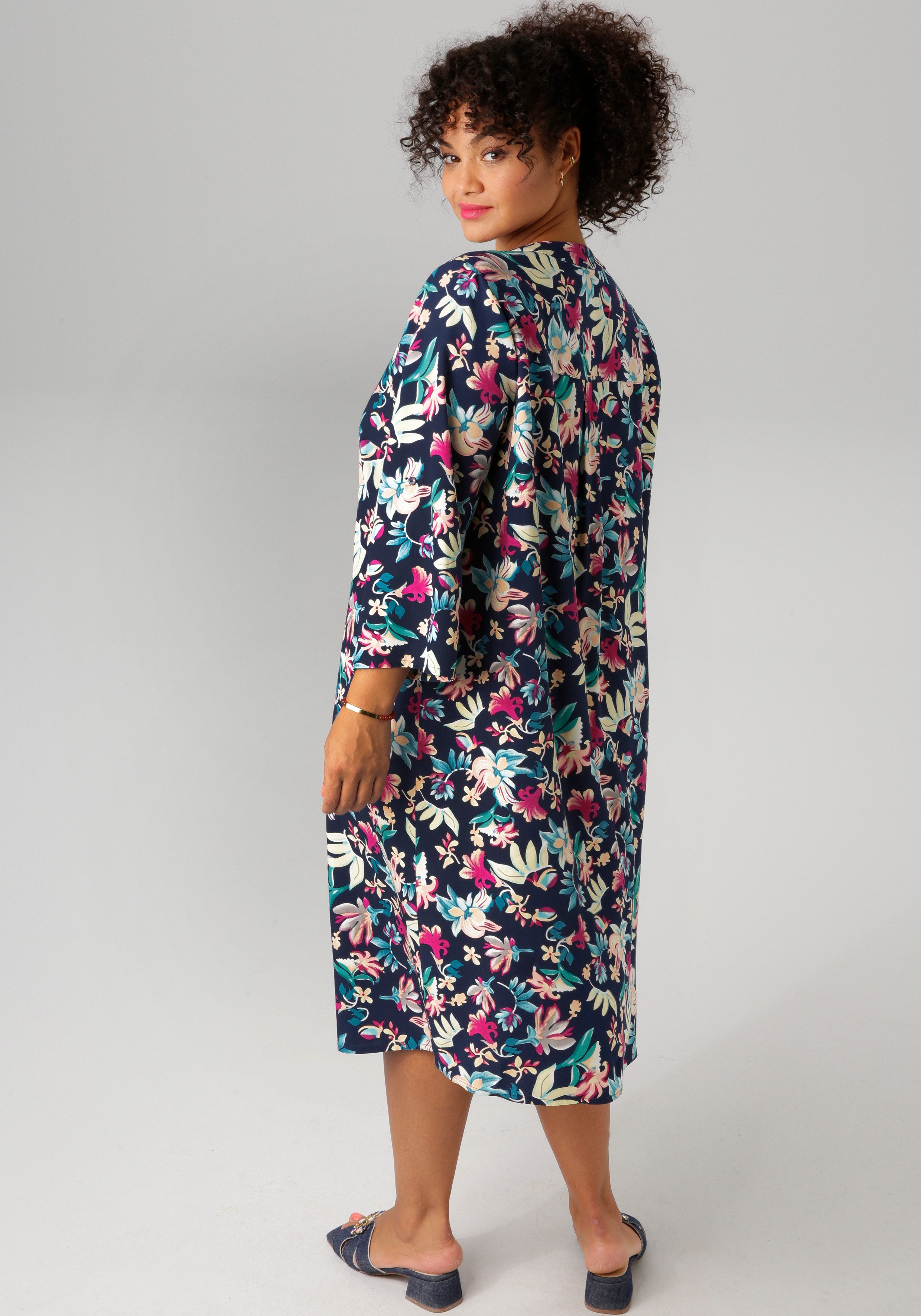 Aniston PLUS Sommerkleid, mit farbharmonischem, Blüten Druck günstig online kaufen