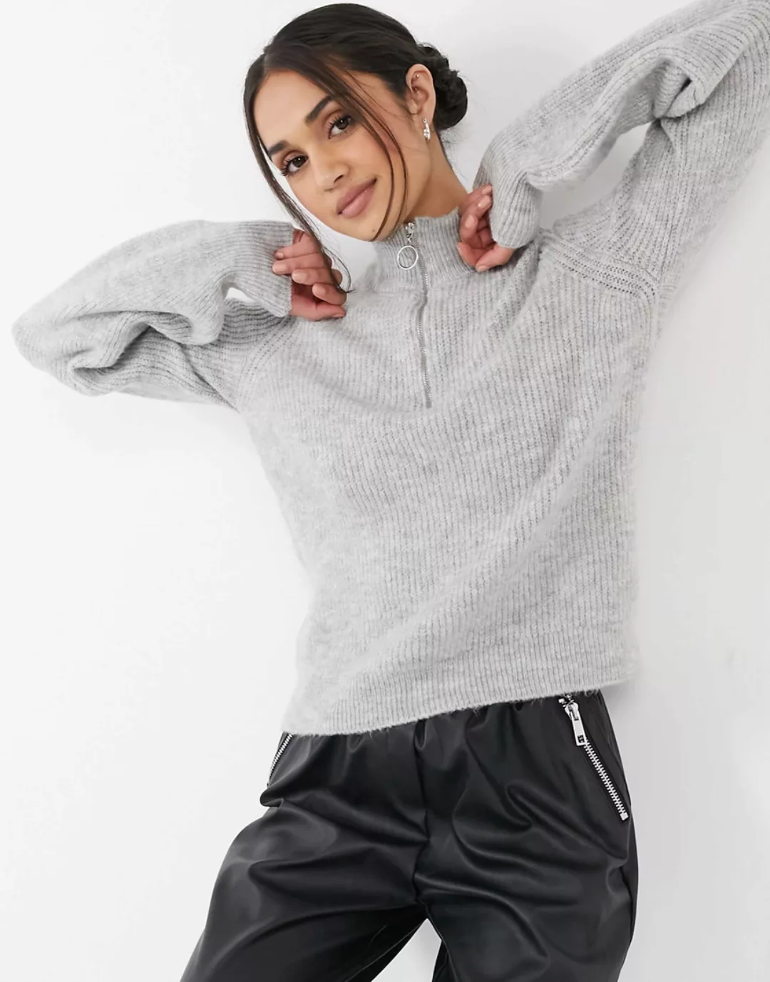 Vero Moda – Hochgeschlossener Pullover mit halblangem Reißverschluss in Gra günstig online kaufen