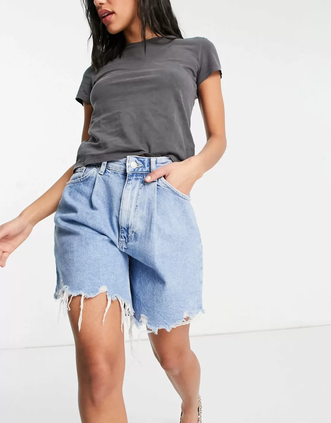 Bershka – Ungesäumte Longline-Shorts in Dunkelblau günstig online kaufen