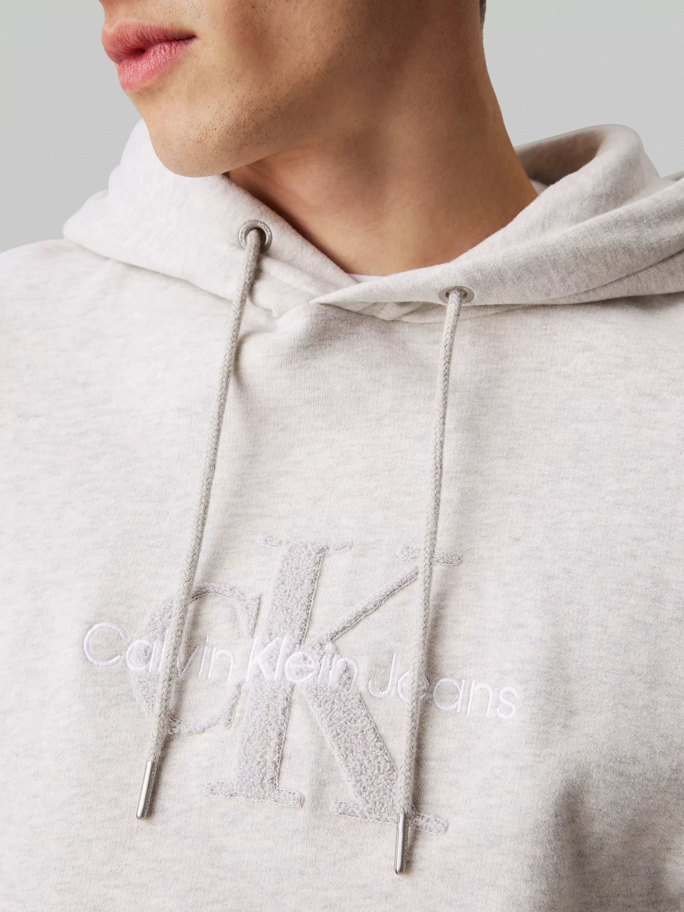 Calvin Klein Jeans Kapuzensweatshirt CHENILLE MONOLOGO HOODIE mit Logostick günstig online kaufen