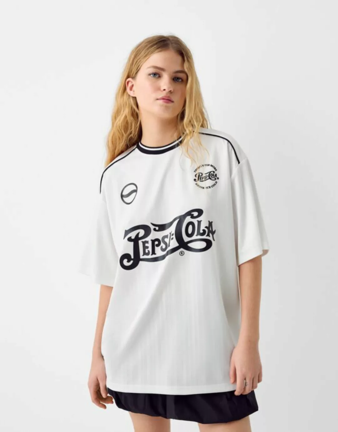 Bershka Sportliches T-Shirt Mit Kurzen Ärmeln Pepsi Damen Xs Weiss günstig online kaufen