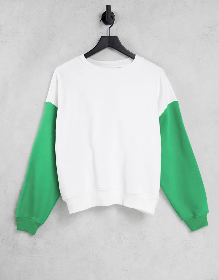 ASOS DESIGN – Cocoon-Sweatshirt in Weiß mit farblich abgesetzten Ärmeln günstig online kaufen