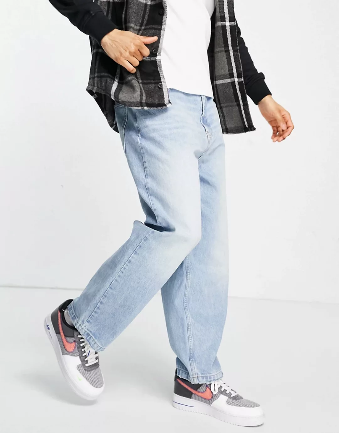 Bershka – Jeans in verwaschenem Mittelblau mit Ballon-Schnitt und weitem Be günstig online kaufen