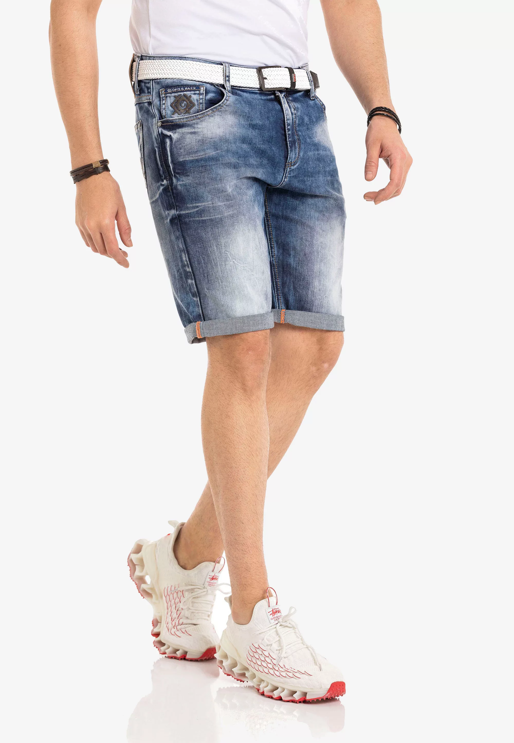 Cipo & Baxx Shorts, mit cooler Marken-Stickerei günstig online kaufen