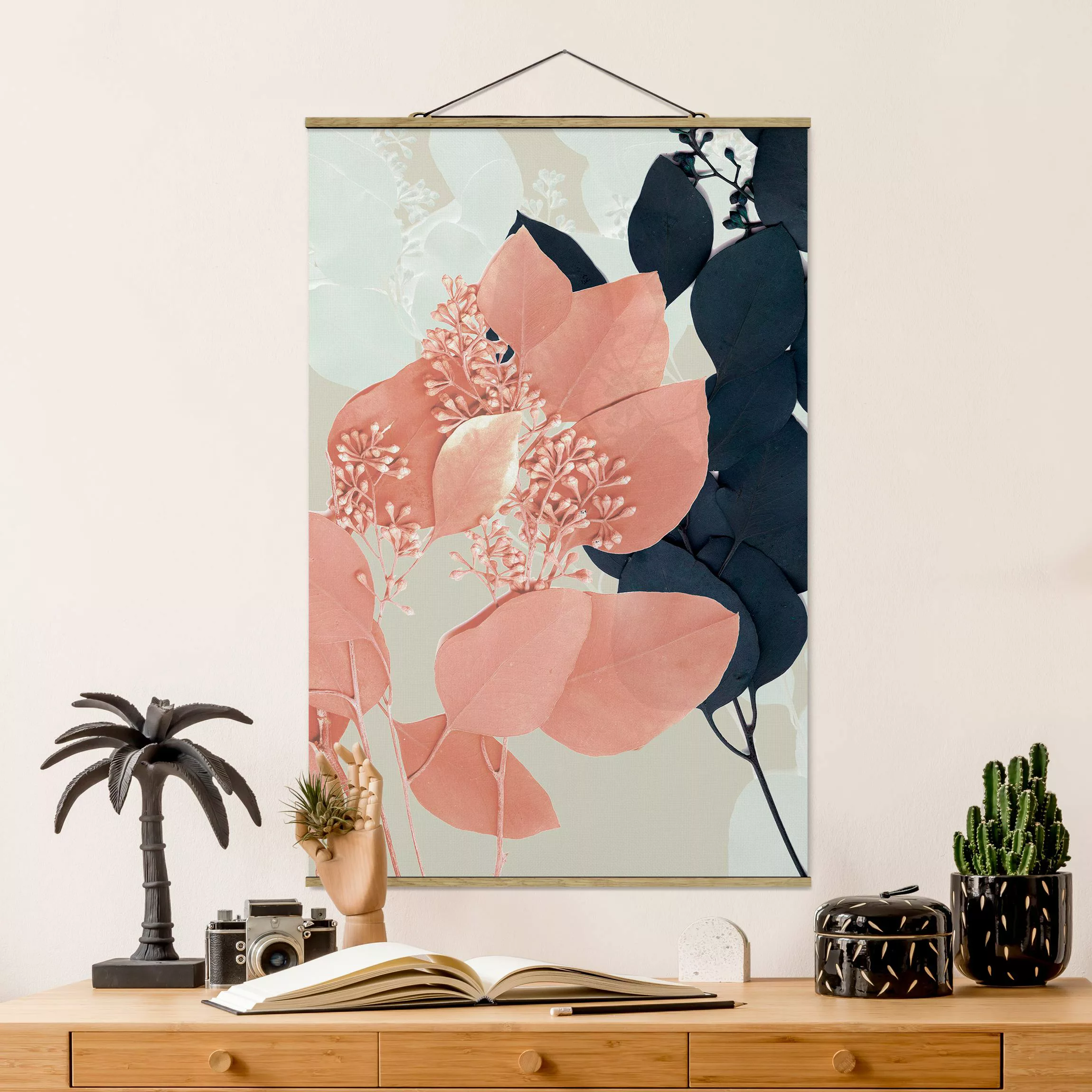 Stoffbild Blumen mit Posterleisten - Hochformat Blätter Indigo & Rouge III günstig online kaufen