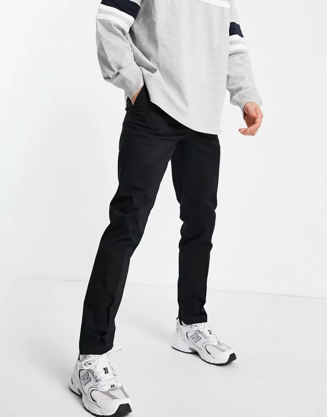 New Look – Eng geschnittene Chino-Hose in Schwarz günstig online kaufen