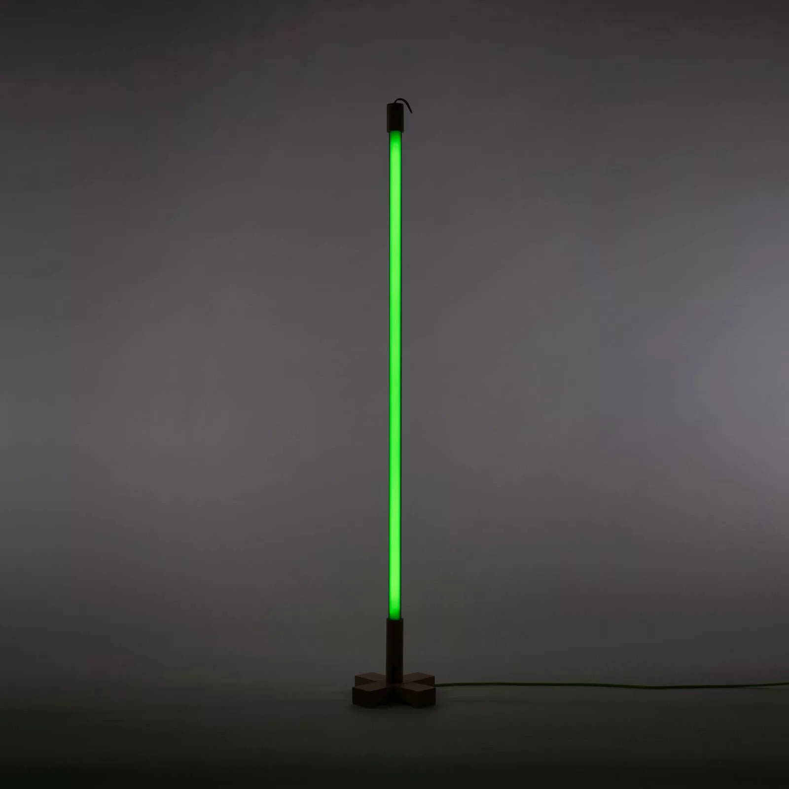SELETTI Linea LED-Stehleuchte mit Holz, grün günstig online kaufen