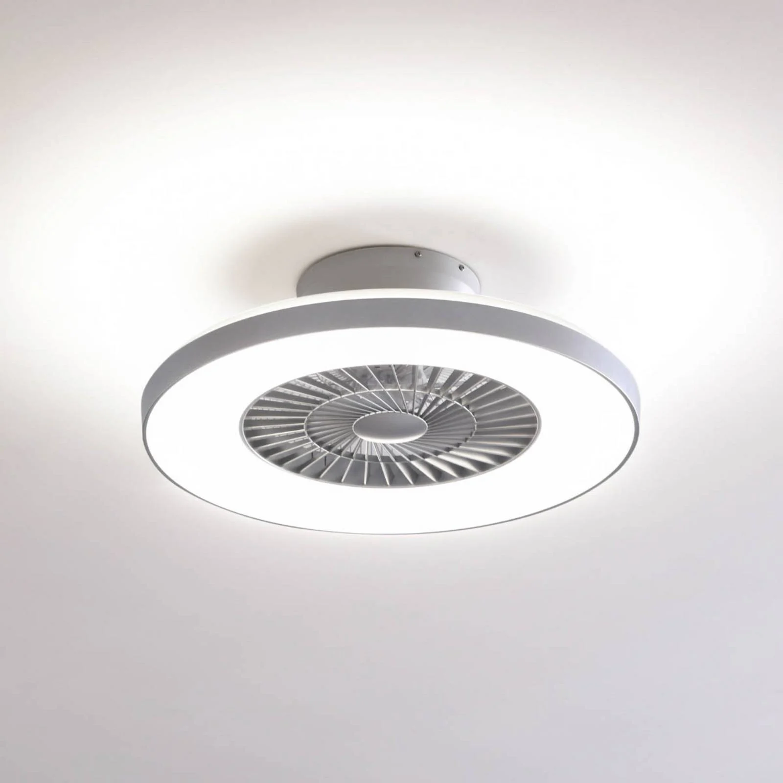Lindby Smart LED-Deckenventilator Paavo, silber, leise, Tuya günstig online kaufen