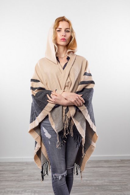 DanCarol Poncho DC-W-PONCHO-mit Kapuze der Trend der aktuellen Saison figur günstig online kaufen