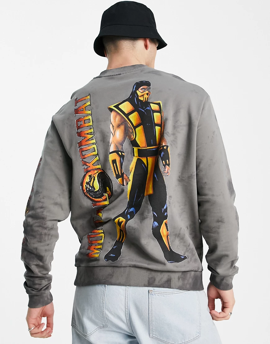 ASOS DESIGN – Sweatshirt in verwaschenem Acid-Schwarz mit „Mortal Kombat“-P günstig online kaufen
