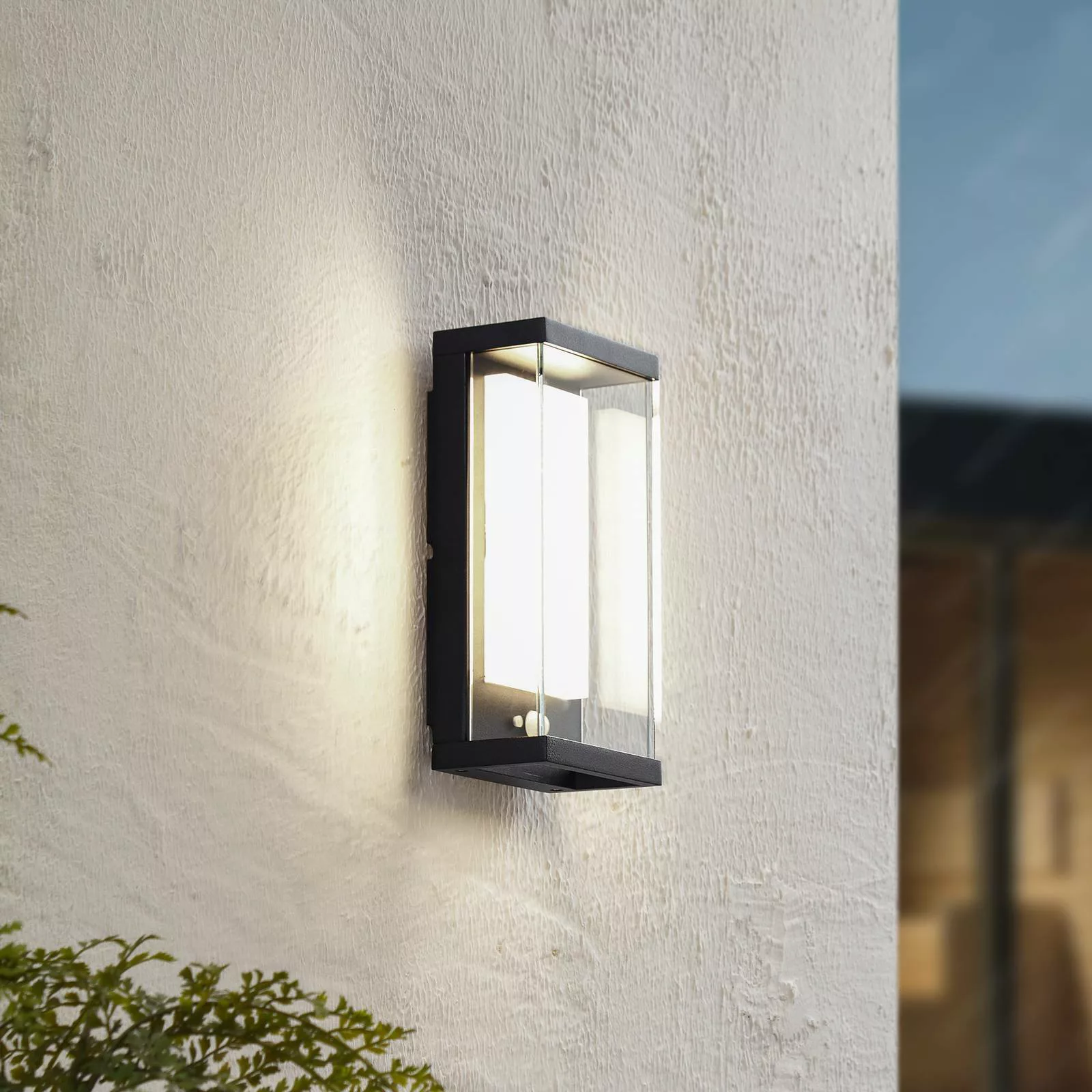 Lucande LED-Solarwandlampe Dava, 25,2 hoch cm, Alu, Sensor günstig online kaufen