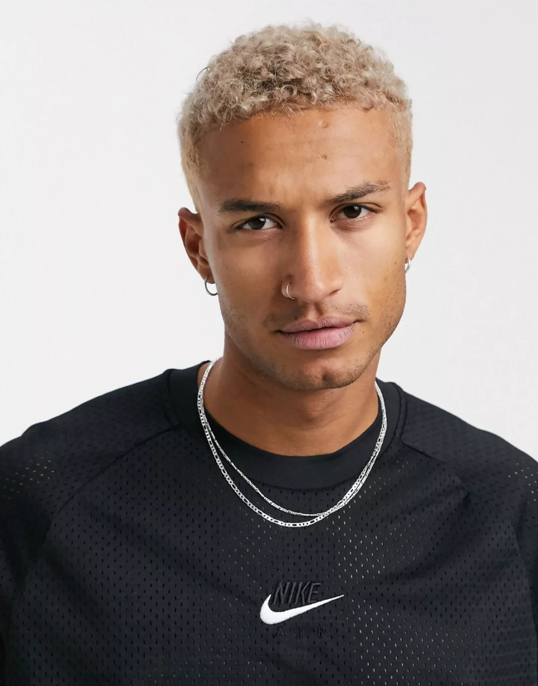 Nike Air – Schwarzes T-Shirt aus Netzstoff mit Rundhalsausschnitt günstig online kaufen