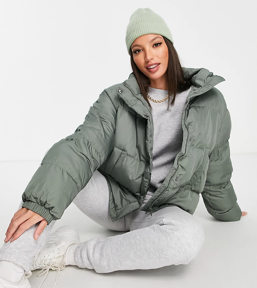 ASOS DESIGN Tall – Oversize-Steppjacke aus recyceltem Material in Khaki-Grü günstig online kaufen