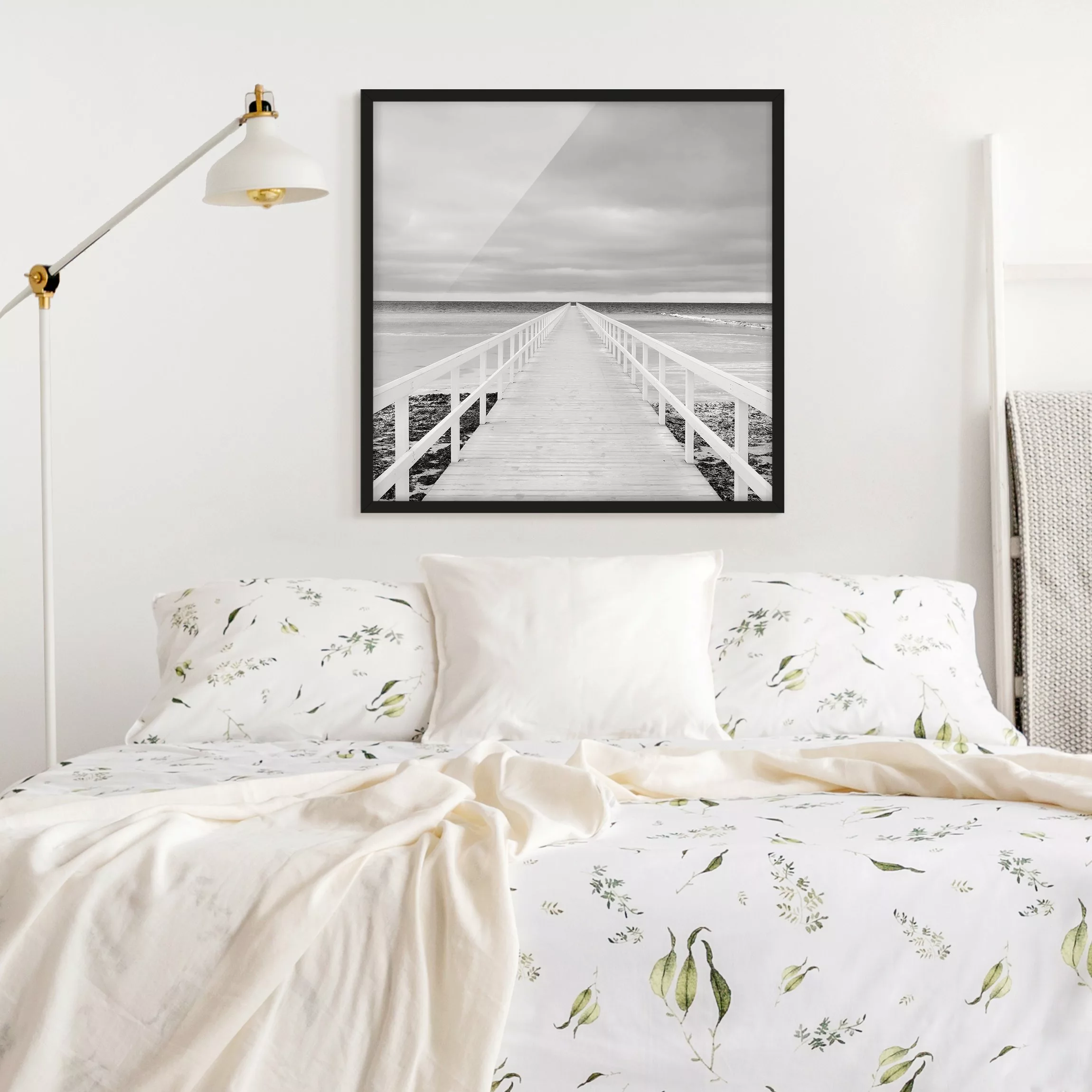 Bild mit Rahmen Brücke in Schweden Schwarz-Weiß günstig online kaufen