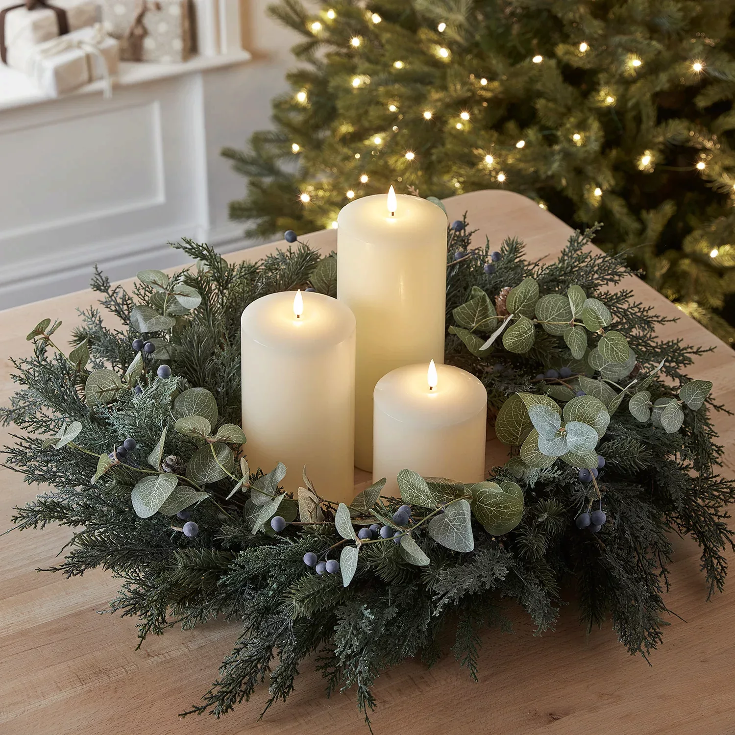 66cm Weihnachtskranz mit Beeren und Tannenzapfen beleuchtet und TruGlow® LE günstig online kaufen