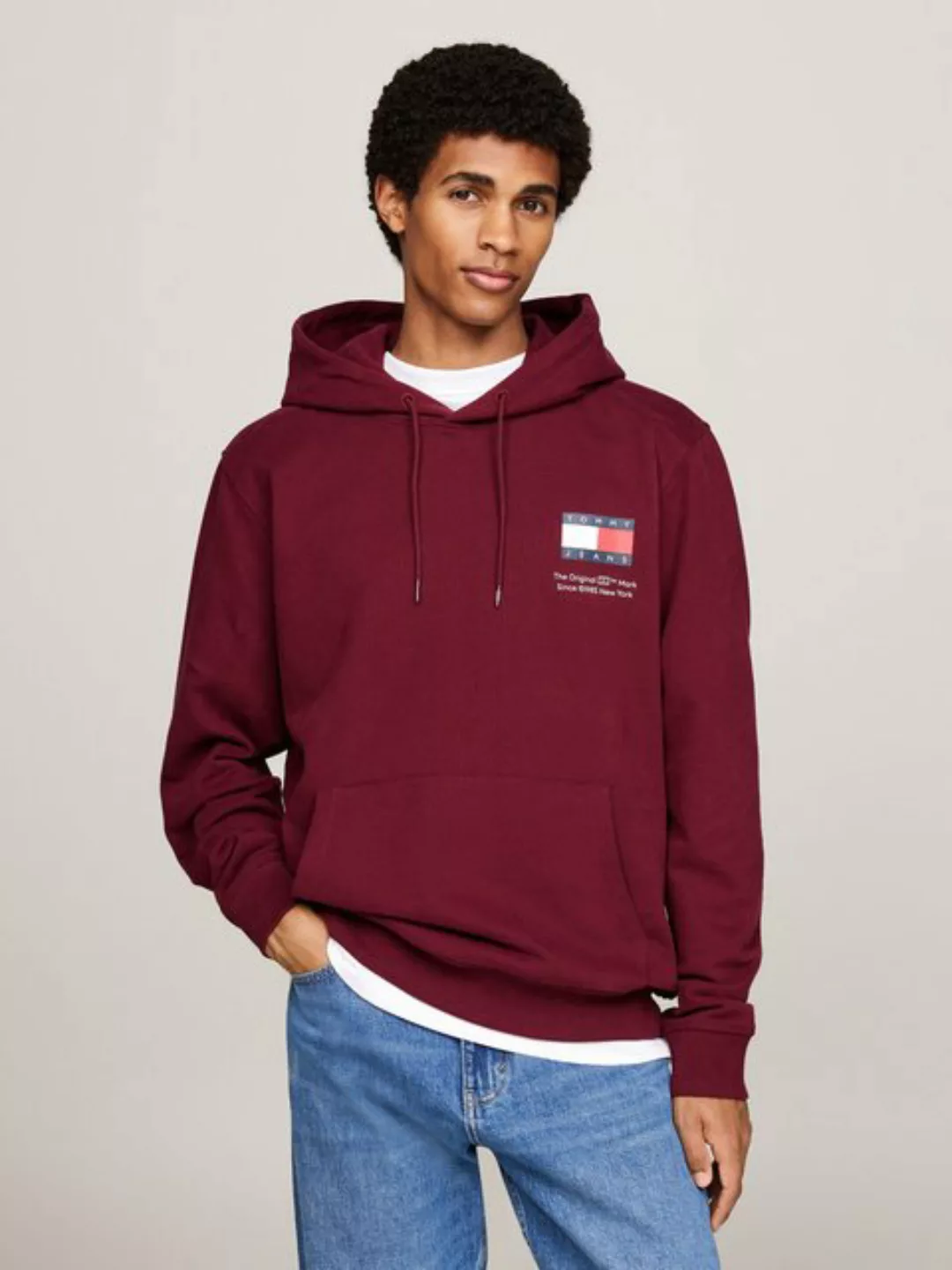 Tommy Jeans Sweatshirt TJM REG ESSENTIAL FLAG HOOD EXT mit bedruckten Marke günstig online kaufen