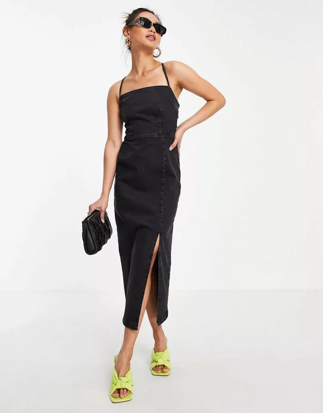 ASOS DESIGN – Midi-Jeanskleid mit Riemchen in verwaschenem Schwarz günstig online kaufen