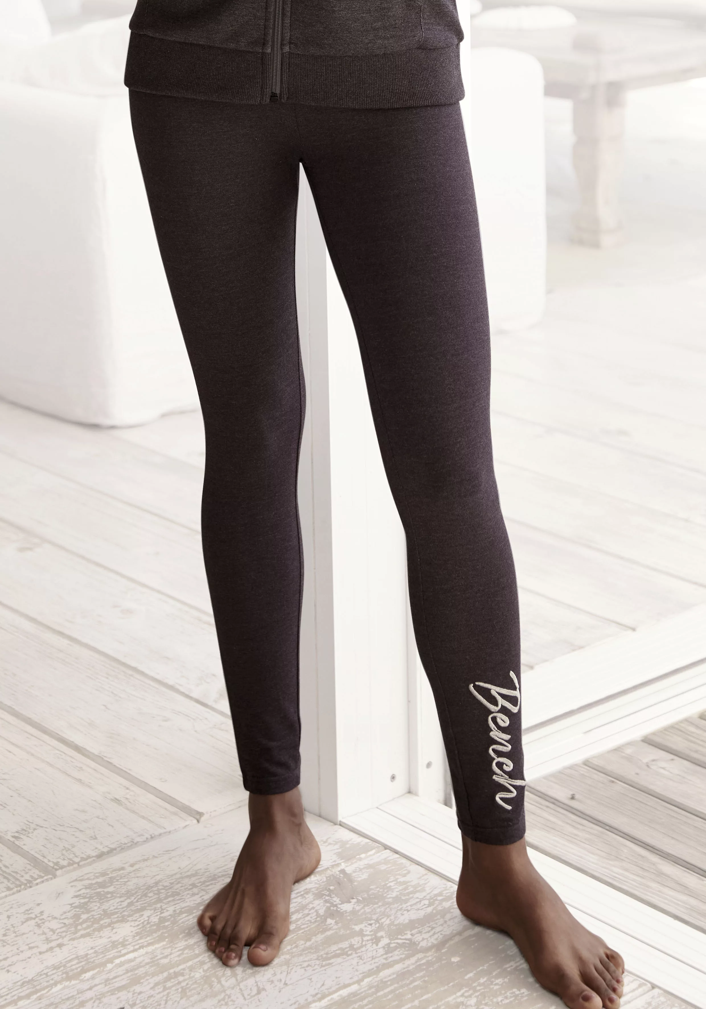 Bench. Loungewear Leggings, mit glänzender Logostickerei, Loungewear günstig online kaufen