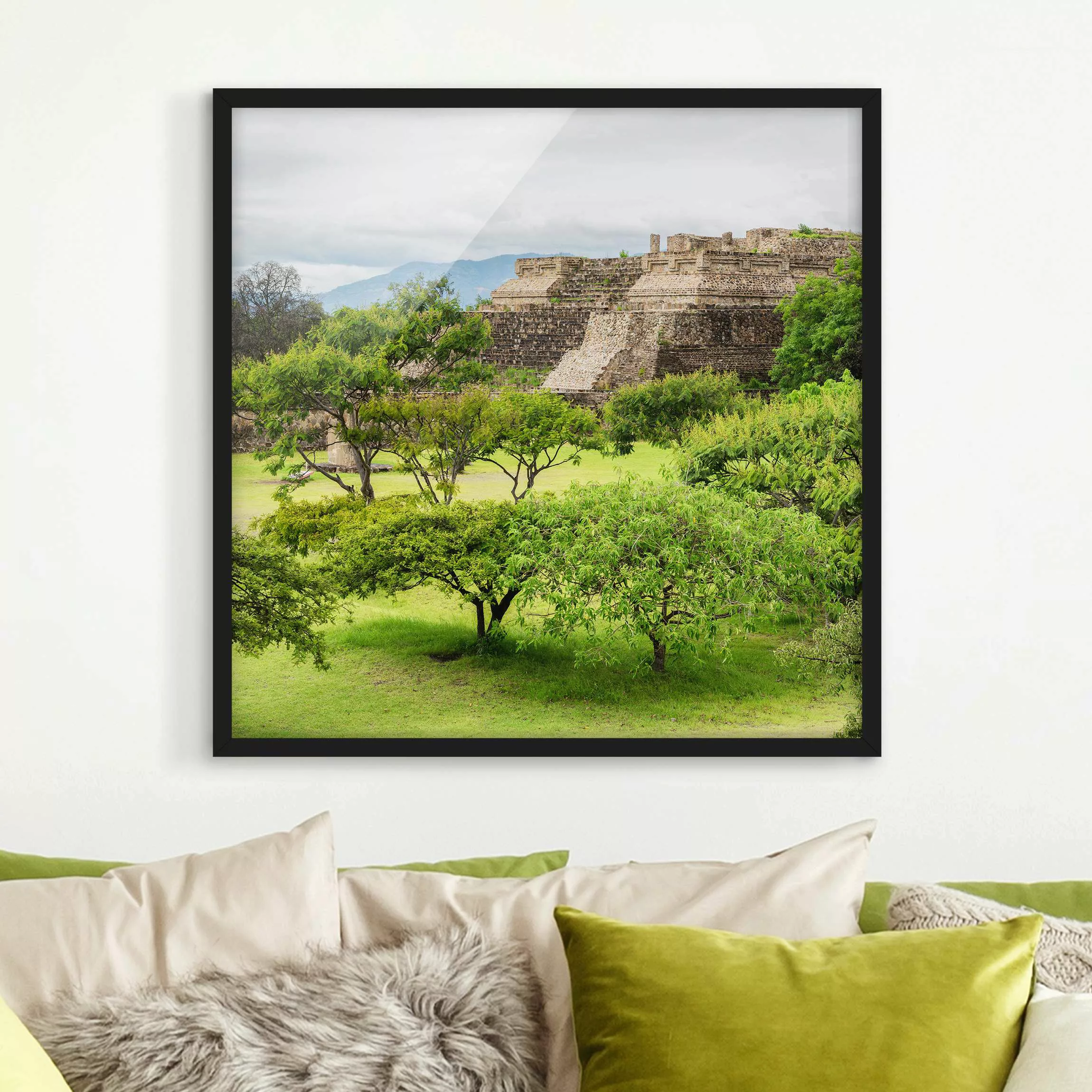 Bild mit Rahmen Natur & Landschaft - Quadrat Pyramide von Monte Alban günstig online kaufen