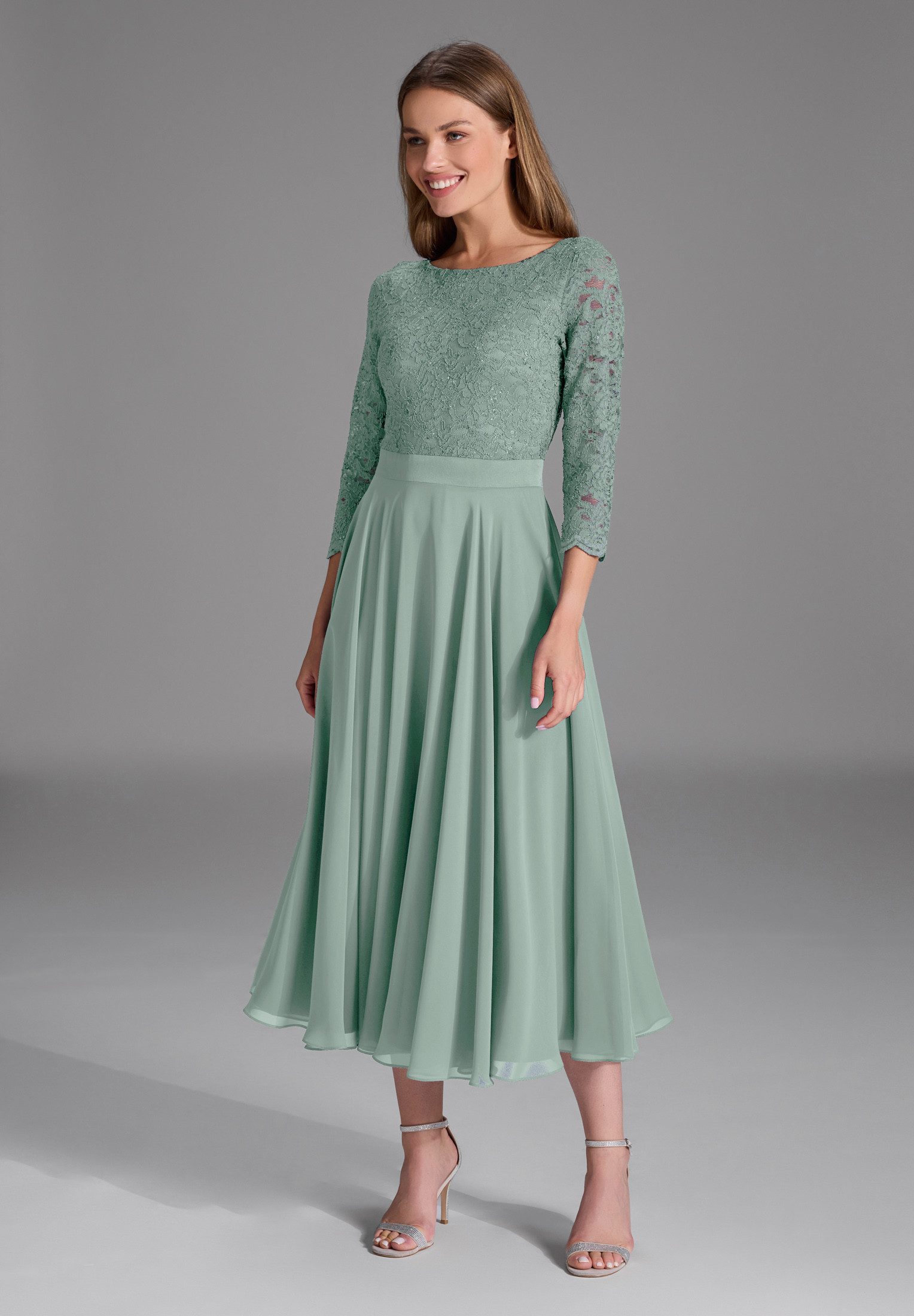 SWING Cocktailkleid Taillierter Schnitt mit ausgestelltem günstig online kaufen