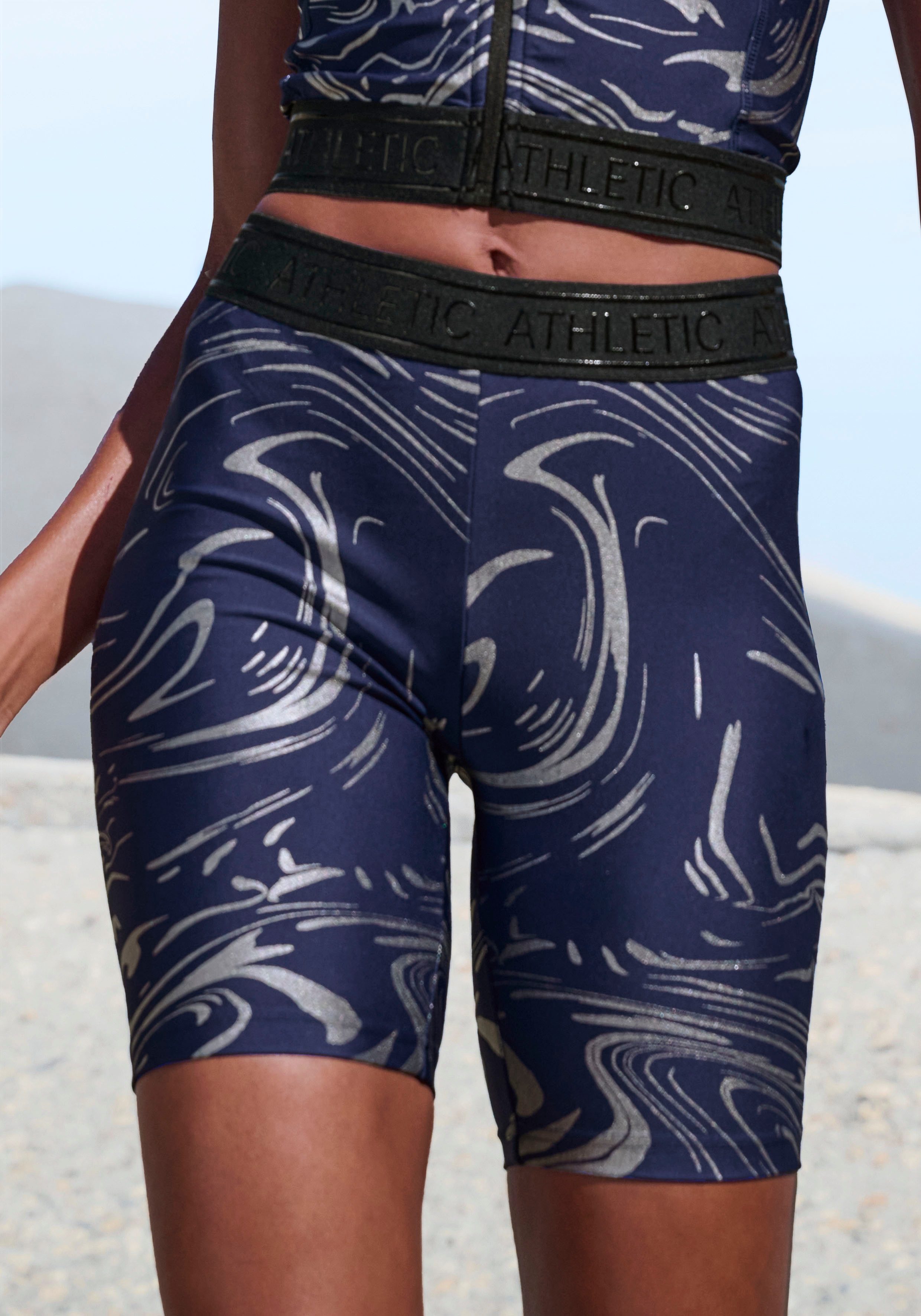 LASCANA ACTIVE Funktionsshorts, mit glänzendem 3D Schriftzug auf dem Bund günstig online kaufen
