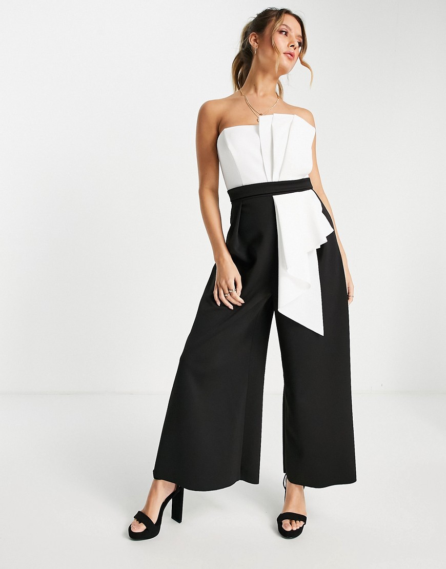 ASOS DESIGN – Trägerloser, plissierter Jumpsuit aus Neopren in schwarz-weiß günstig online kaufen