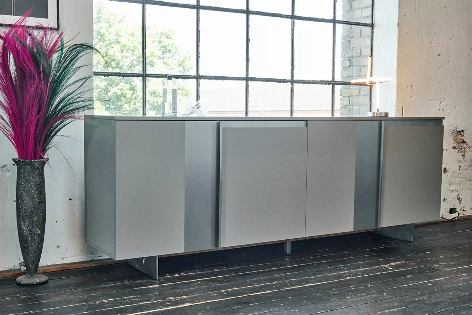 KAWOLA Sideboard ALBUS grau lackiert Edelstahl gebürstet günstig online kaufen