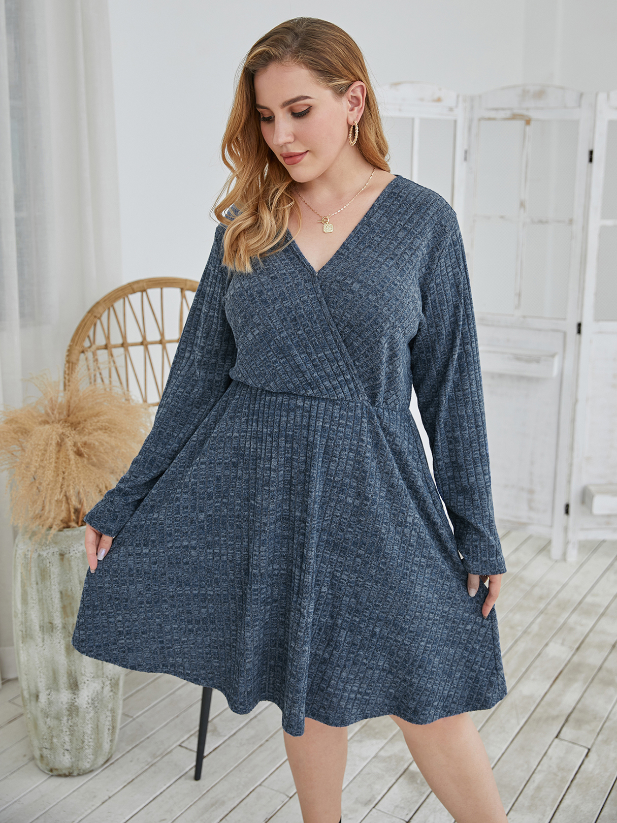 Plus Size V-Ausschnitt Wickeldesign Lange Ärmel Midi Kleid günstig online kaufen