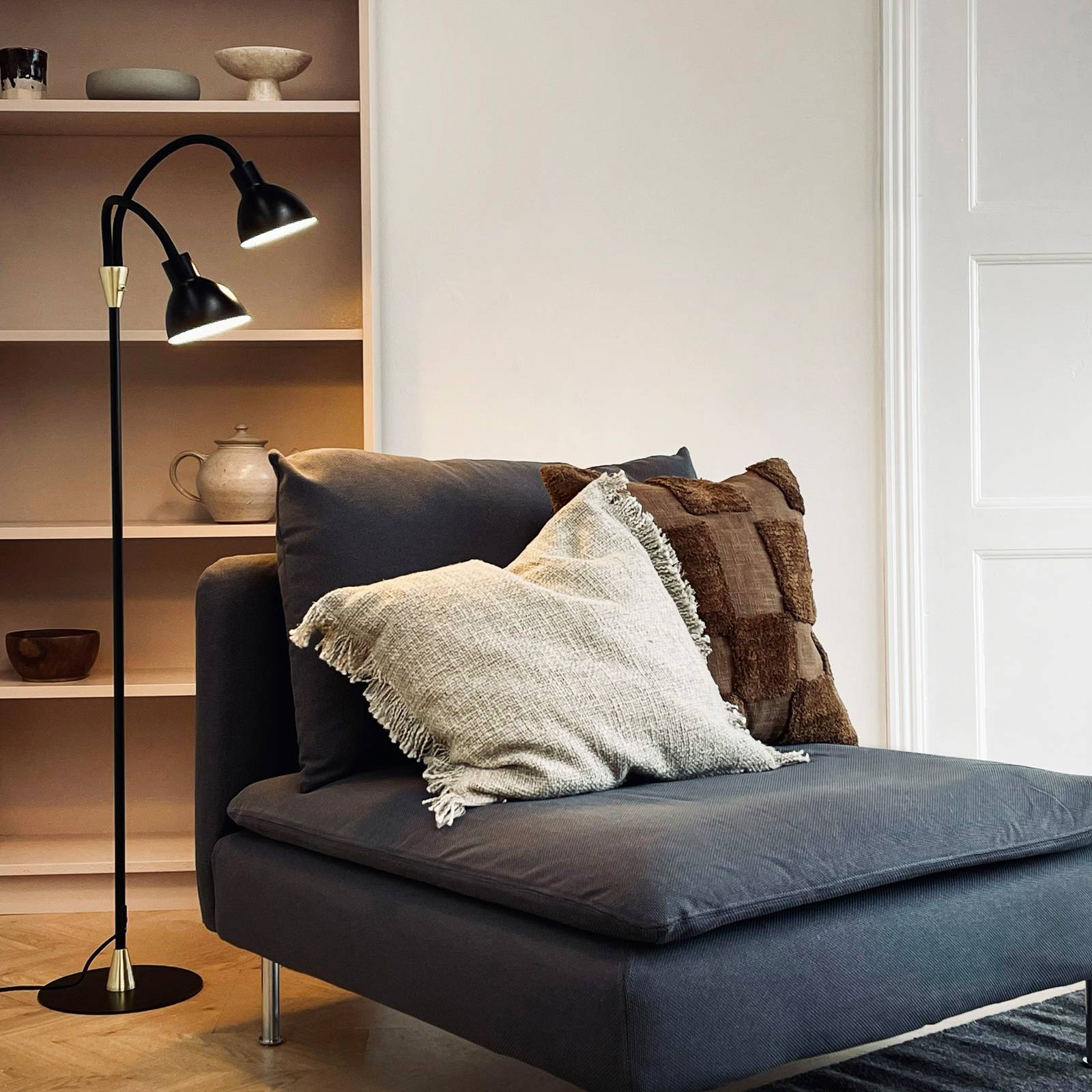 Dyberg Larsen Stehlampe Lilje, schwarz, Höhe 135 cm, 2-flg. günstig online kaufen
