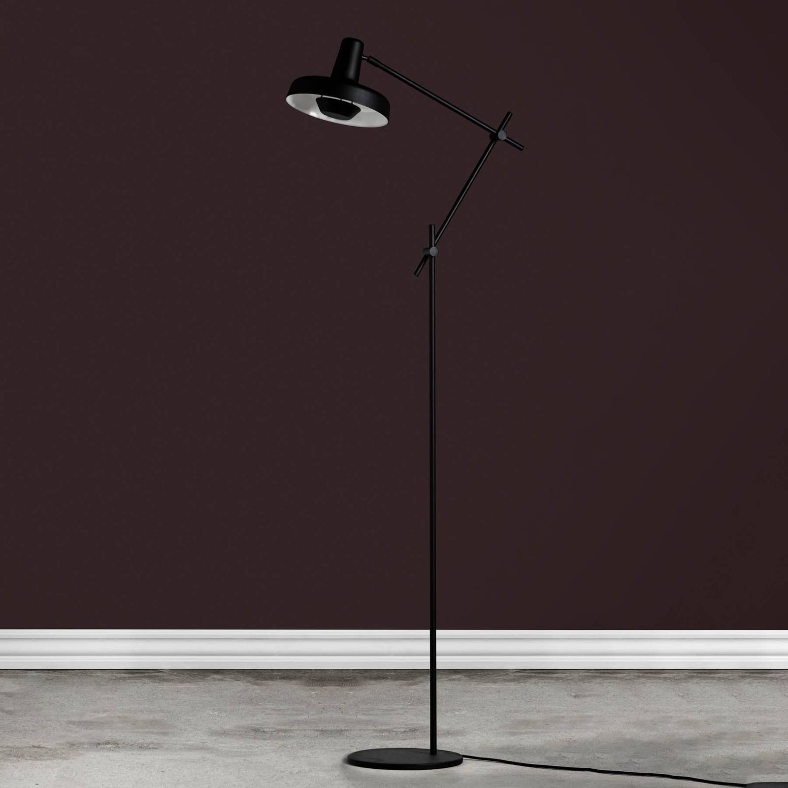 GRUPA Arigato Stehlampe, dreiteiliger Arm, schwarz günstig online kaufen