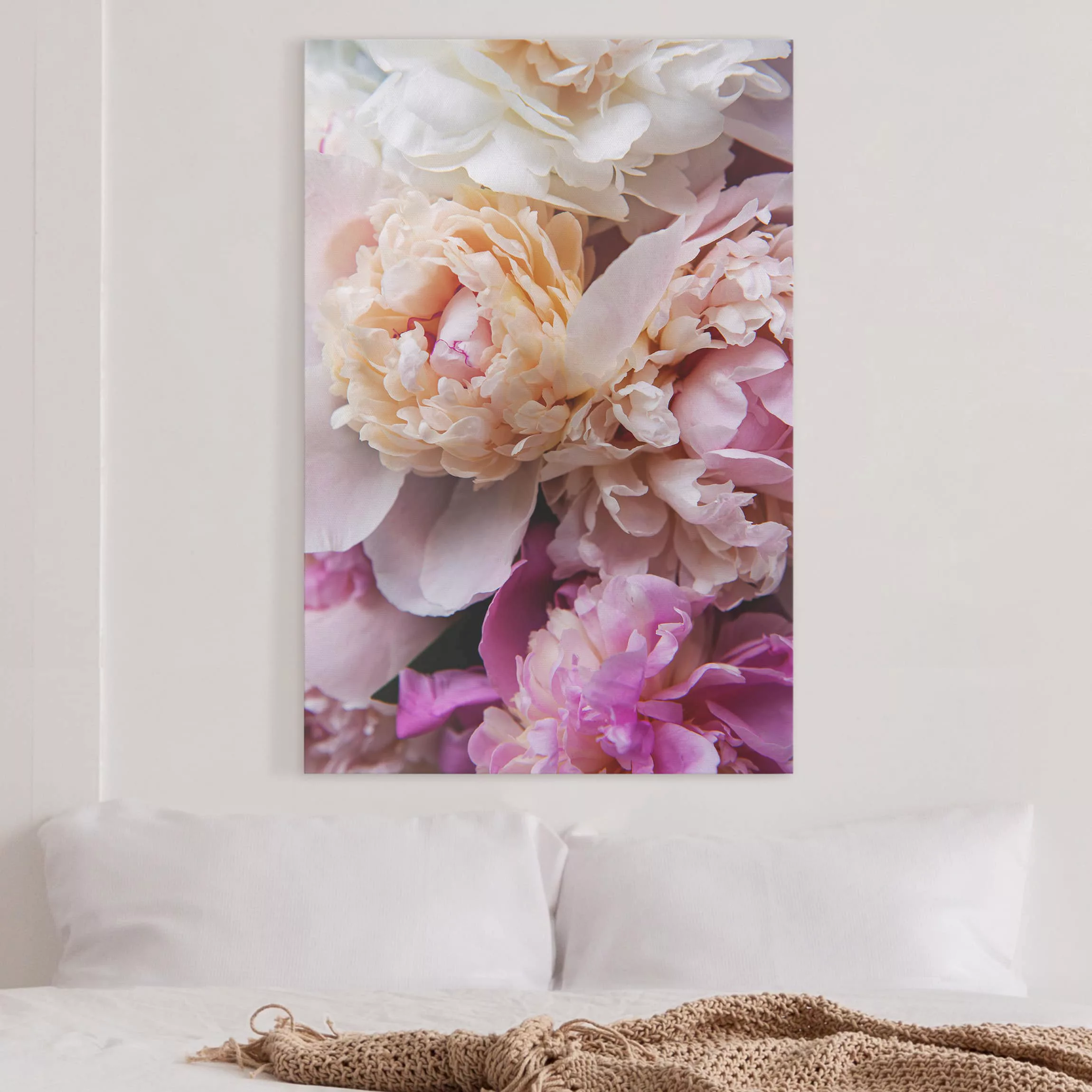 Leinwandbild Blumen - Hochformat Blühende Pfingstrosen günstig online kaufen