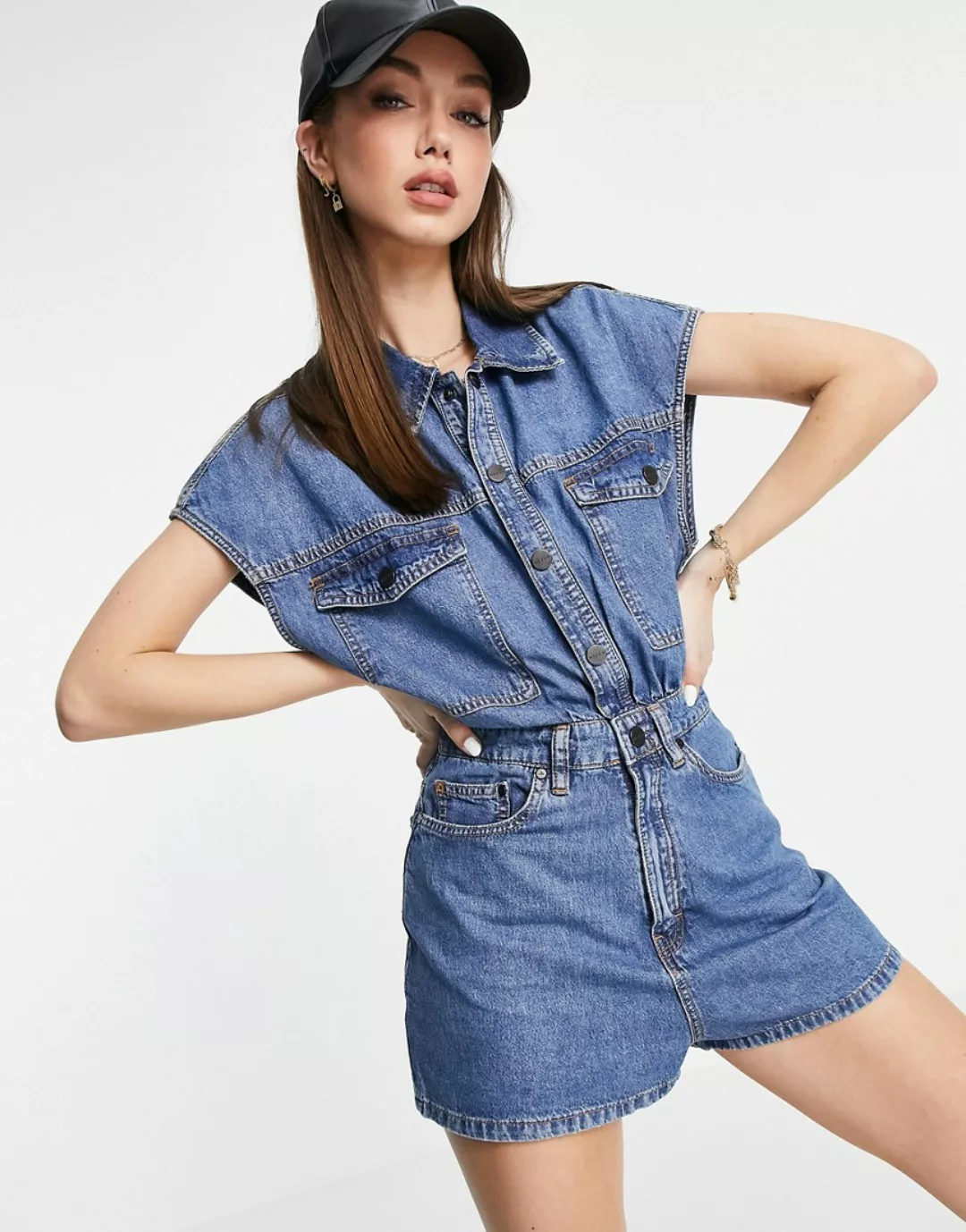 Waven – Kurzärmliger Playsuit aus Denim mit geraffter Taille in Blau im 90e günstig online kaufen