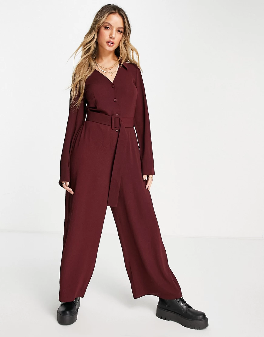 ASOS DESIGN – Freizeit-Jumpsuit in dunklem Auberginelila mit Kragen und Gür günstig online kaufen