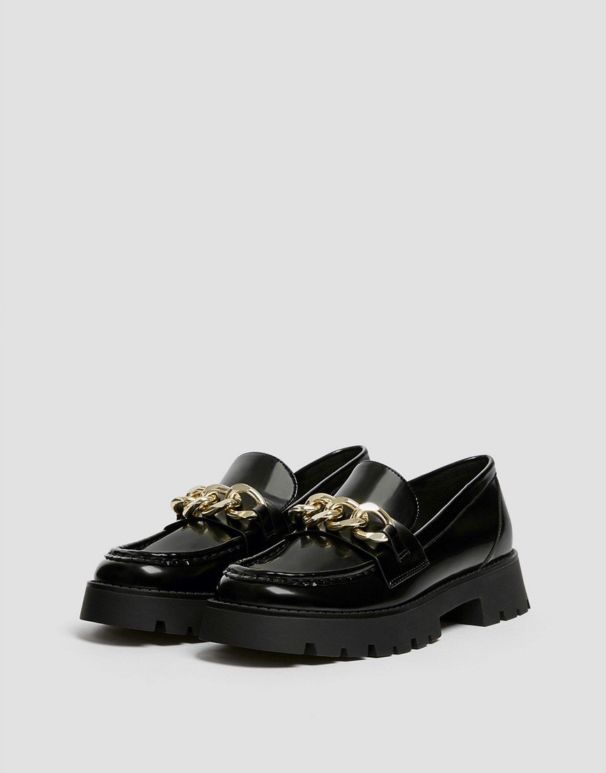 Pull&Bear – Klobige Loafer in Schwarz mit Kettendetail günstig online kaufen