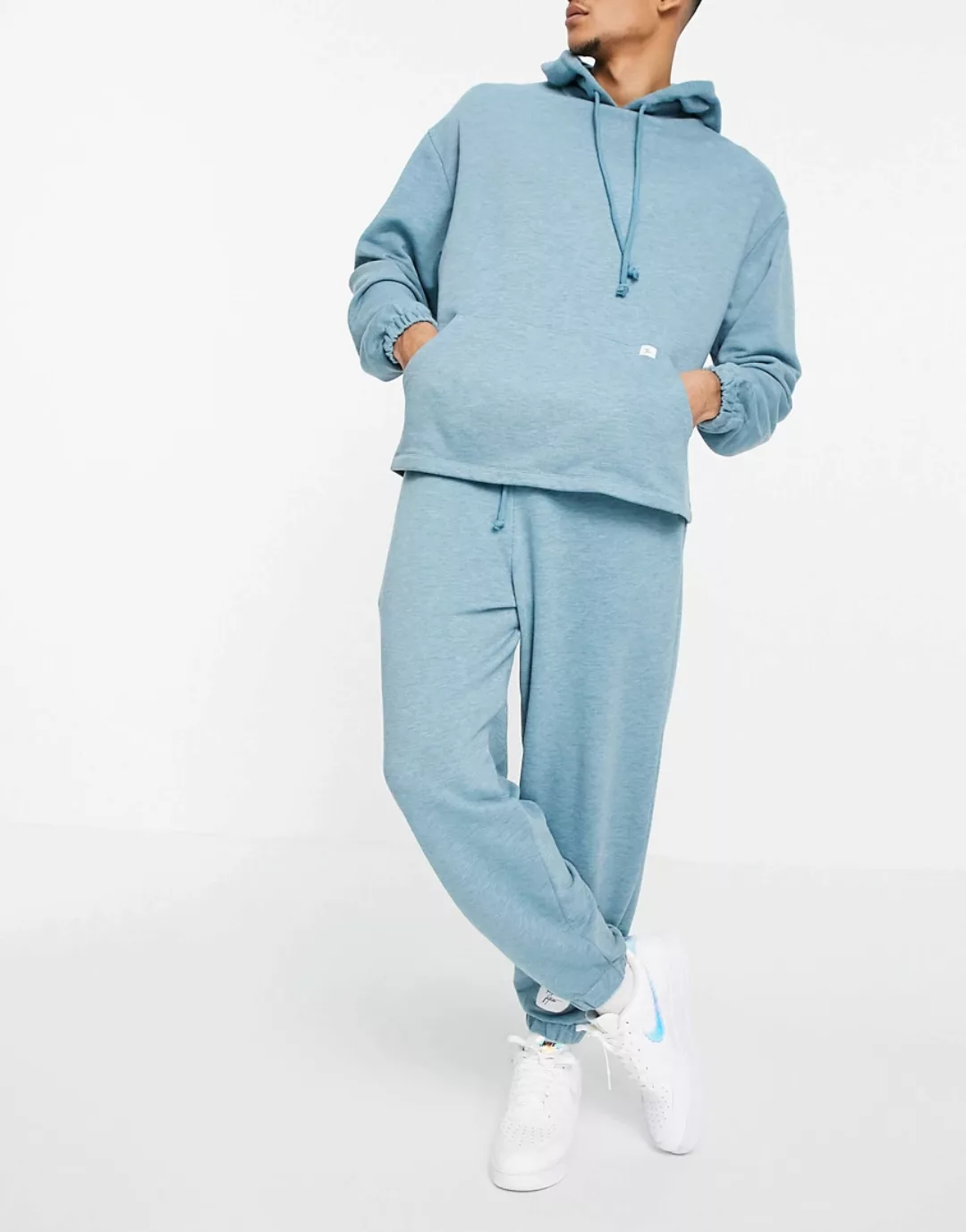 ASOS – Dark Future – Oversize-Jogginghose in überfärbtem, hellem Blaugrau, günstig online kaufen