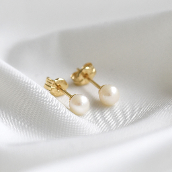 Goldene Perlenohrringe Im Minimalistischen Stil Norah günstig online kaufen