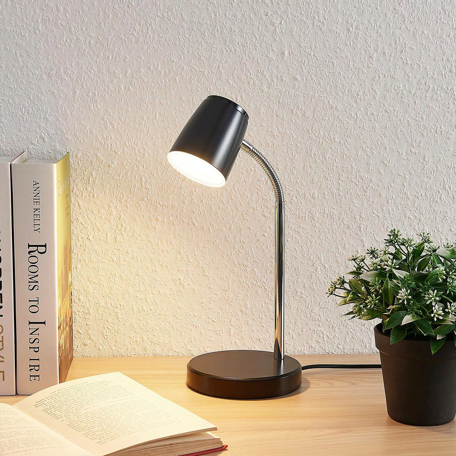 Lindby Jegor LED-Tischleuchte in Schwarz günstig online kaufen