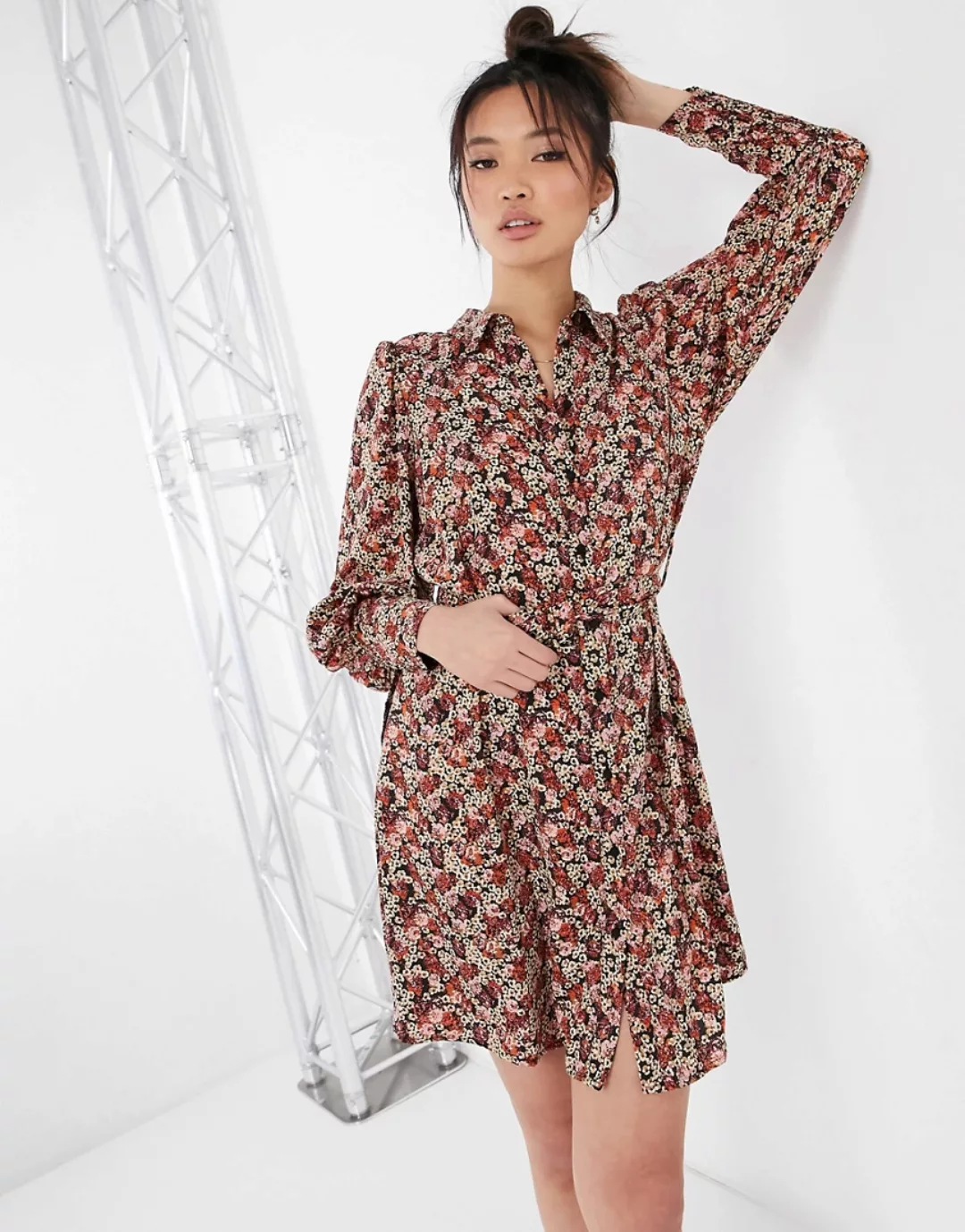 Vero Moda – Mini-Hemdkleid mit Taillenband, Ballonärmeln und Blümchenmuster günstig online kaufen