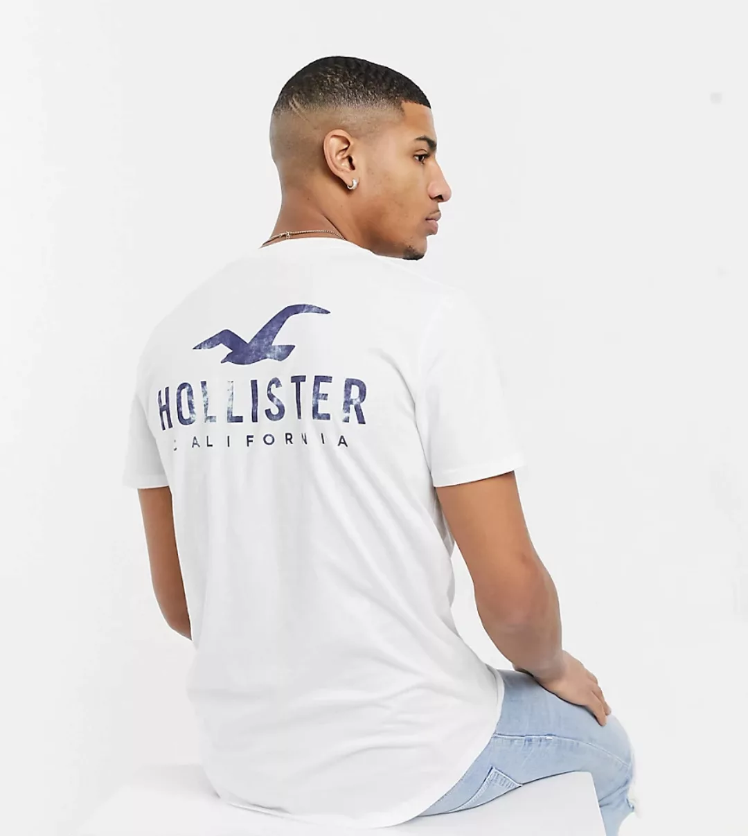 Hollister – Exklusiv bei ASOS – Weißes T-Shirt mit abgerundetem Saum und be günstig online kaufen
