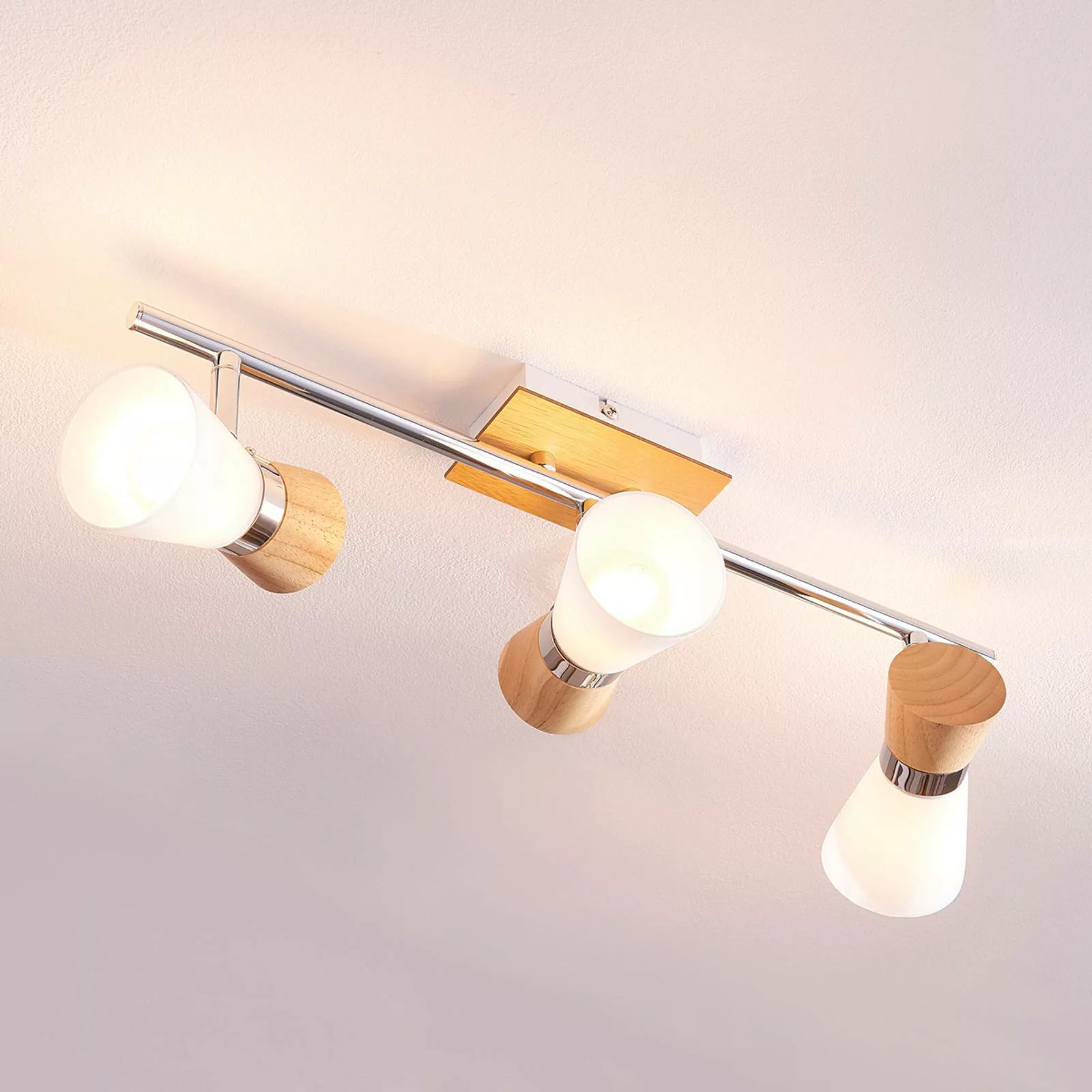 Vivica - 3-flammige Deckenlampe mit Holzelementen günstig online kaufen