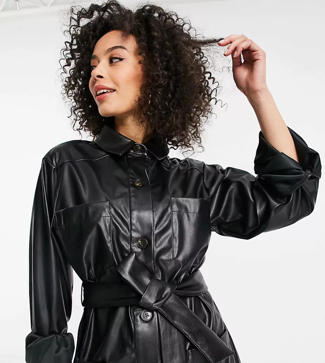 ASOS DESIGN Tall – Taillierte Hemdjacke aus Kunstleder in Schwarz günstig online kaufen