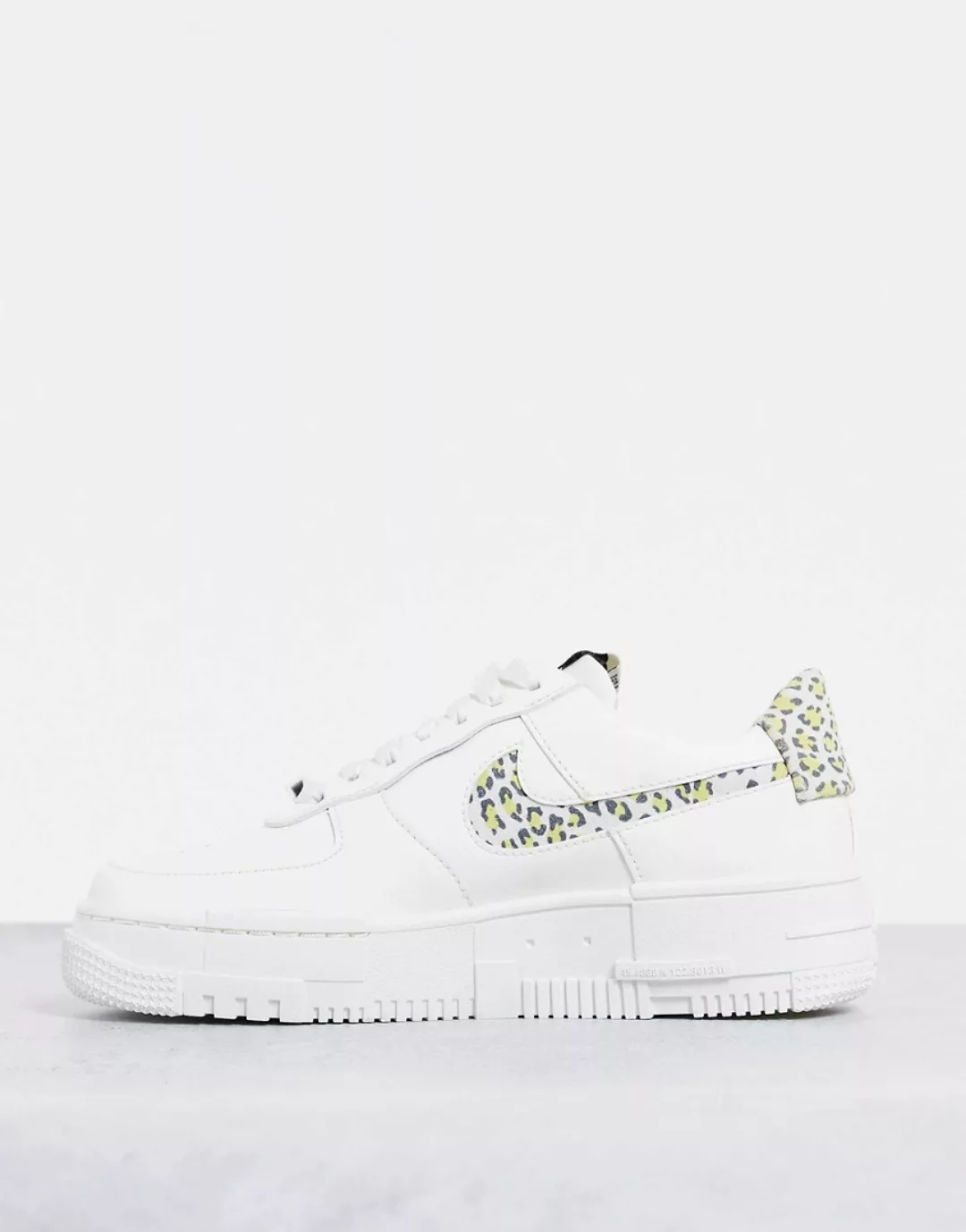 Nike – Air Force 1 Pixel – Sneaker in gebrochenem Weiß und Leopardenmuster günstig online kaufen
