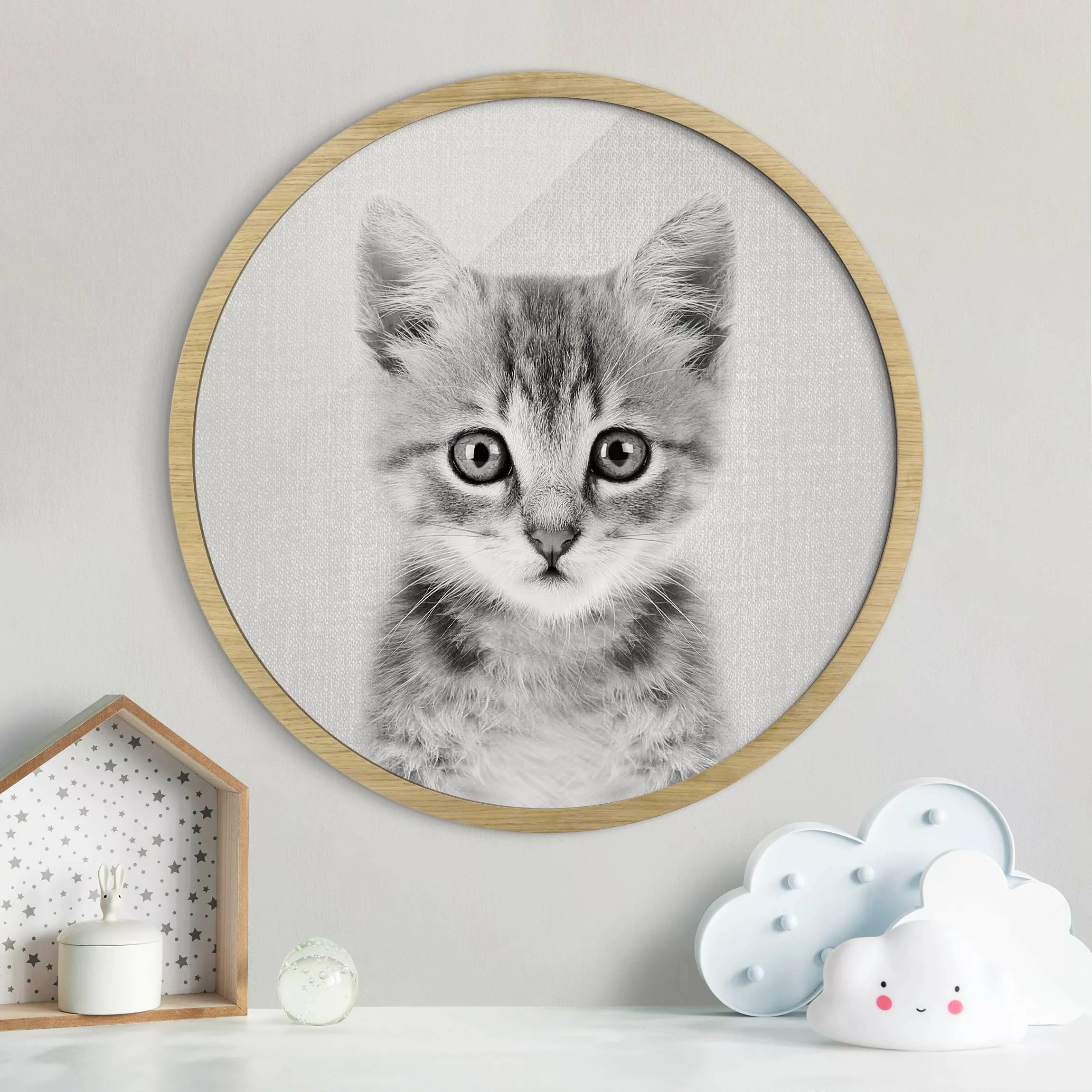 Rundes Gerahmtes Bild Baby Katze Killi Schwarz Weiß günstig online kaufen
