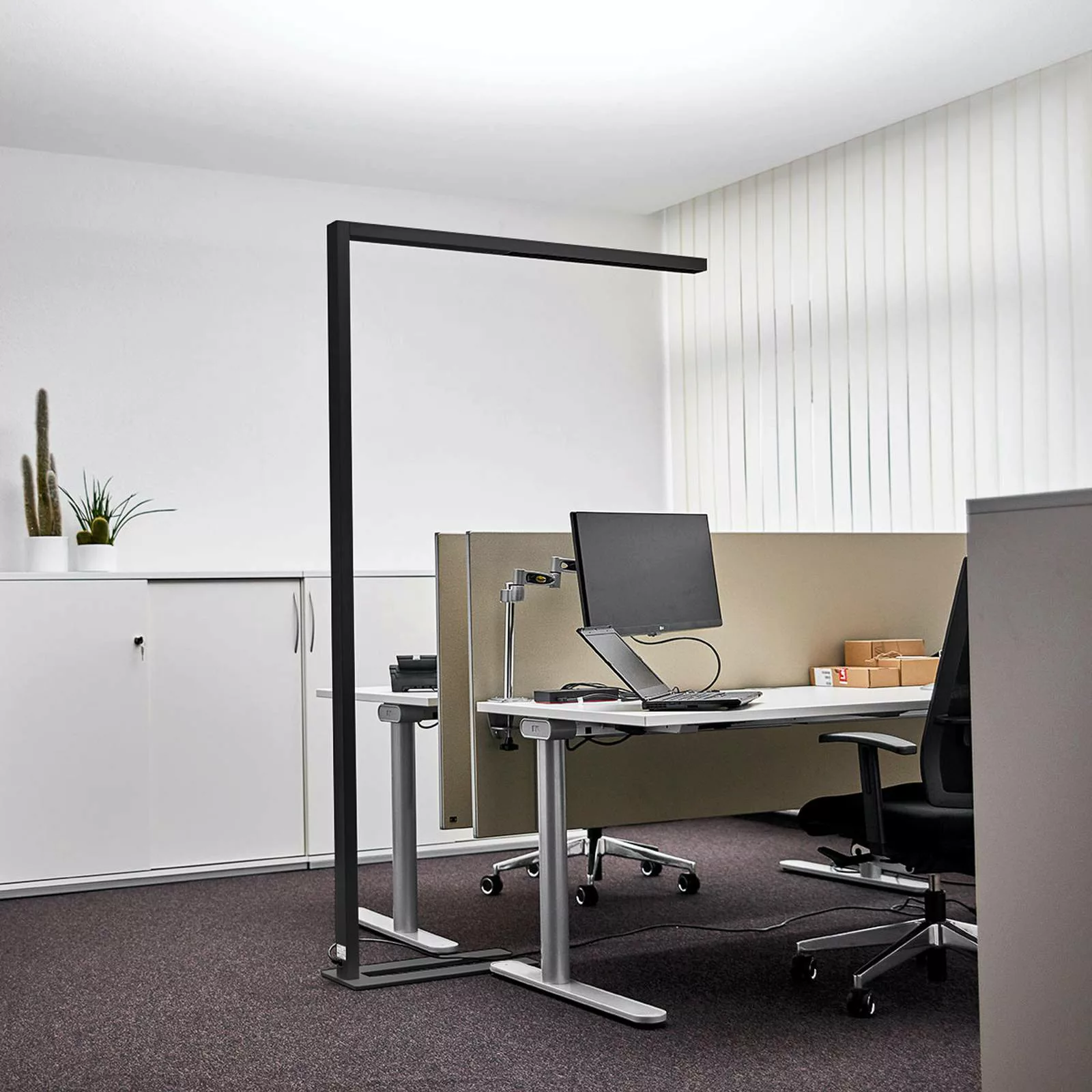 Arcchio LED-Büro-Stehlampe Jolinda, schwarz, 4000K, Sensor günstig online kaufen