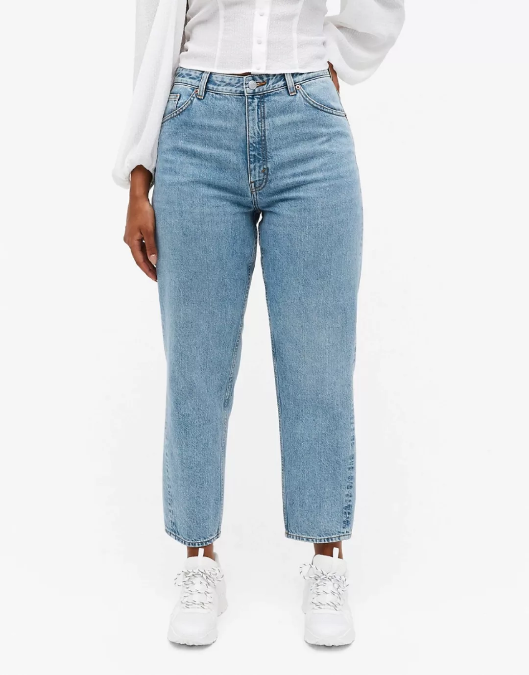 Monki – Kyo – Mom-Jeans aus Bio-Baumwolle in Karottenform und mittlerer Was günstig online kaufen