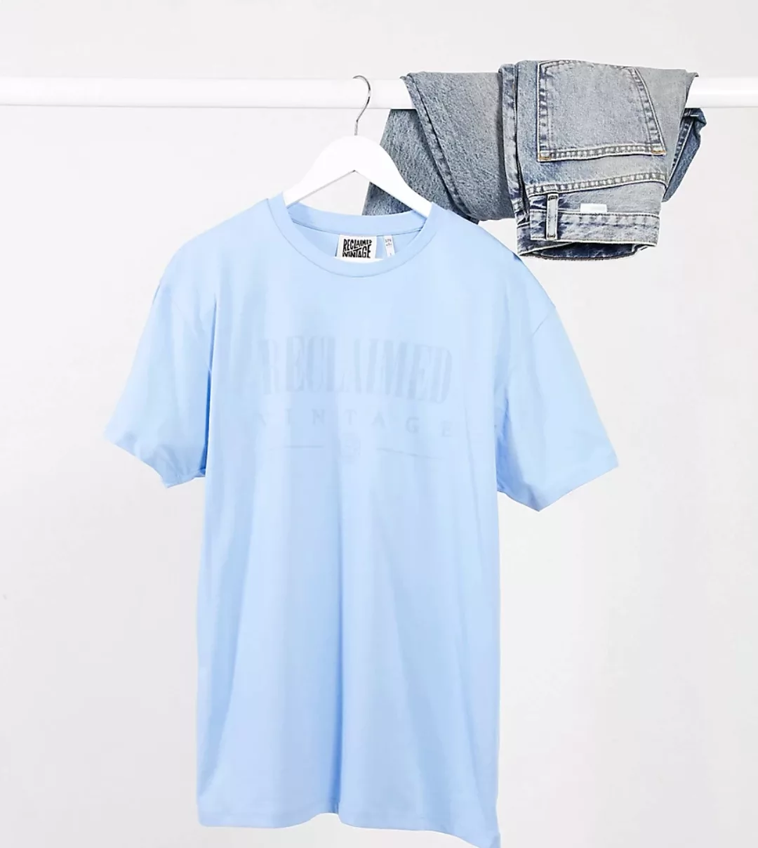 Reclaimed Vintage – Inspired – T-Shirt mit Logo in verwaschenem Blau-Mehrfa günstig online kaufen